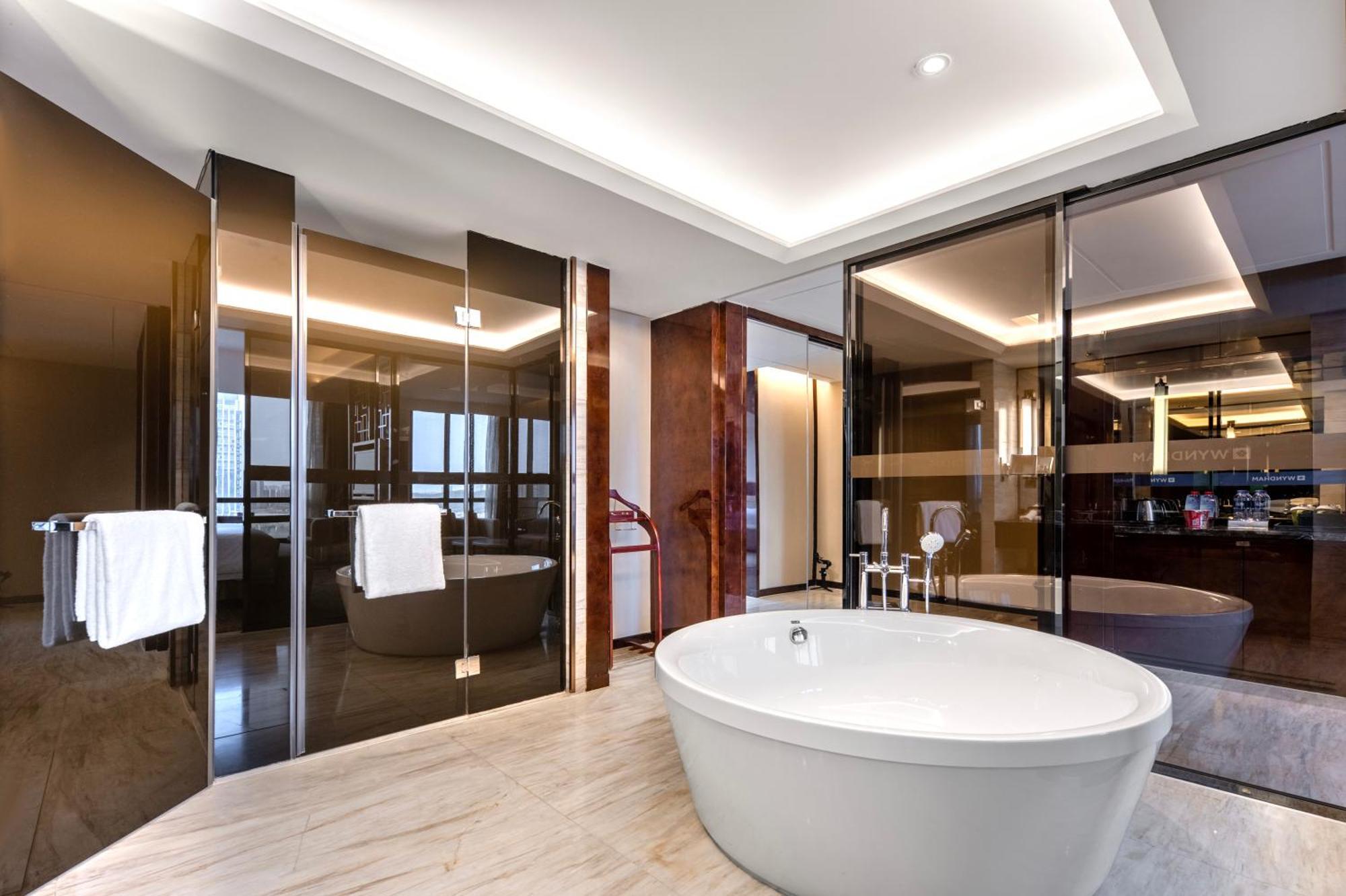 Отель Wyndam Xuzhou East Экстерьер фото