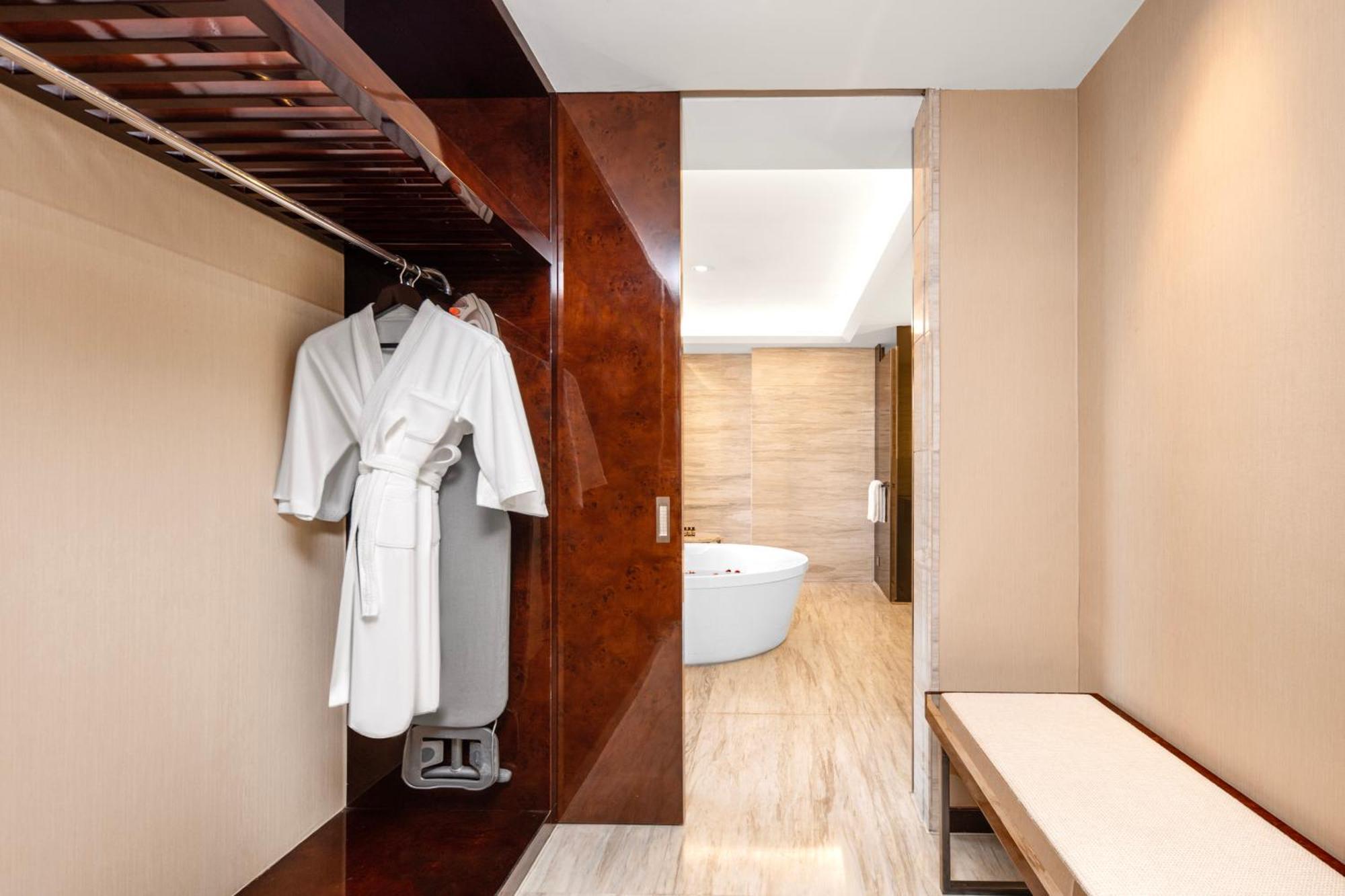 Отель Wyndam Xuzhou East Экстерьер фото