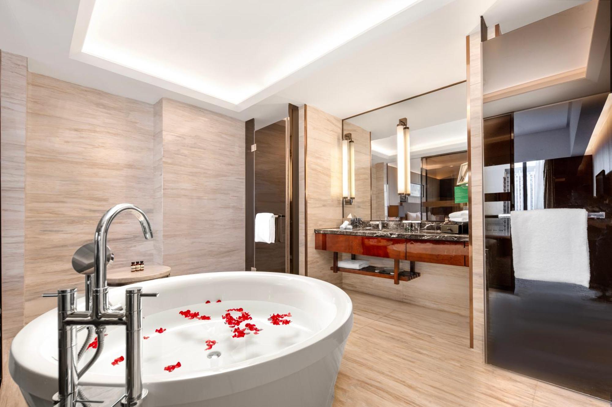 Отель Wyndam Xuzhou East Экстерьер фото