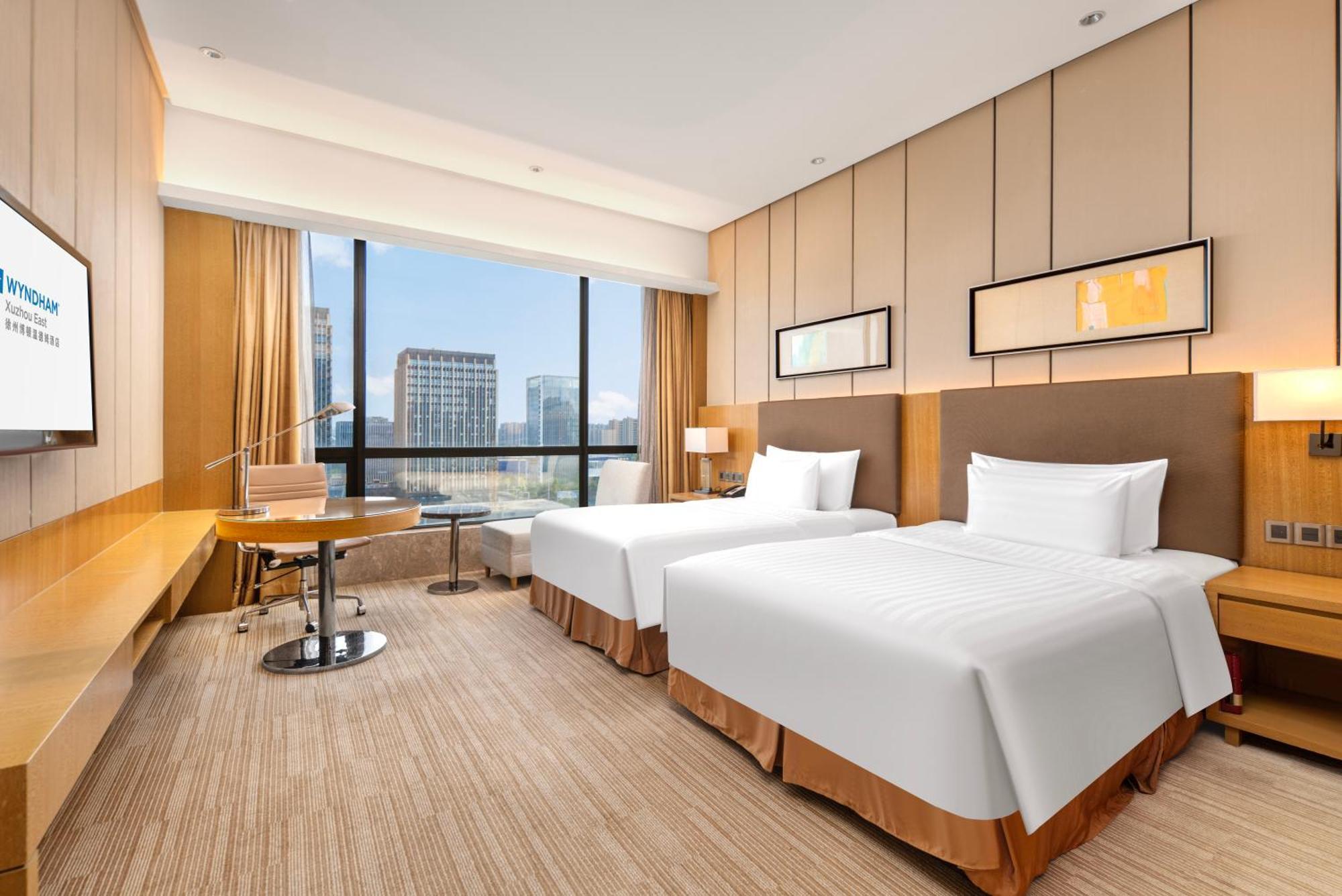 Отель Wyndam Xuzhou East Экстерьер фото